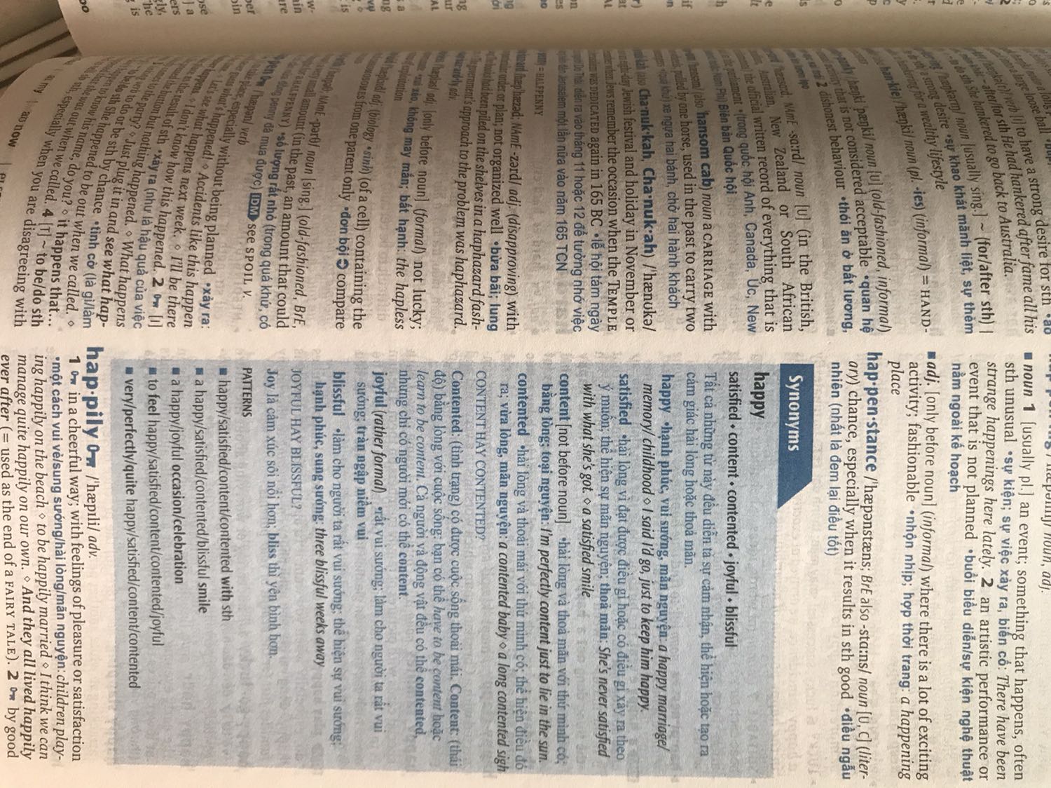 Sách có đĩa CD nha mọi người, sách này mình bọc bookcare cho nên khi nhận hàng mình k thấy sản phẩm có lỗi gì như móp méo, nhăn ....
Mình tách cái đĩa CD ra khỏi trang cuối cùng của quyển sách, có dính keo nên bị rách như trong ảnh á, không phải do bên tiki nha, tiki giao hàng lành lặn cho mình mà ^^
Nội dung sách Ok, giải thích nghĩa chi tiết bằng tiếng anh, kèm theo tiếng Việt nên đọc dễ hiểu hơn.