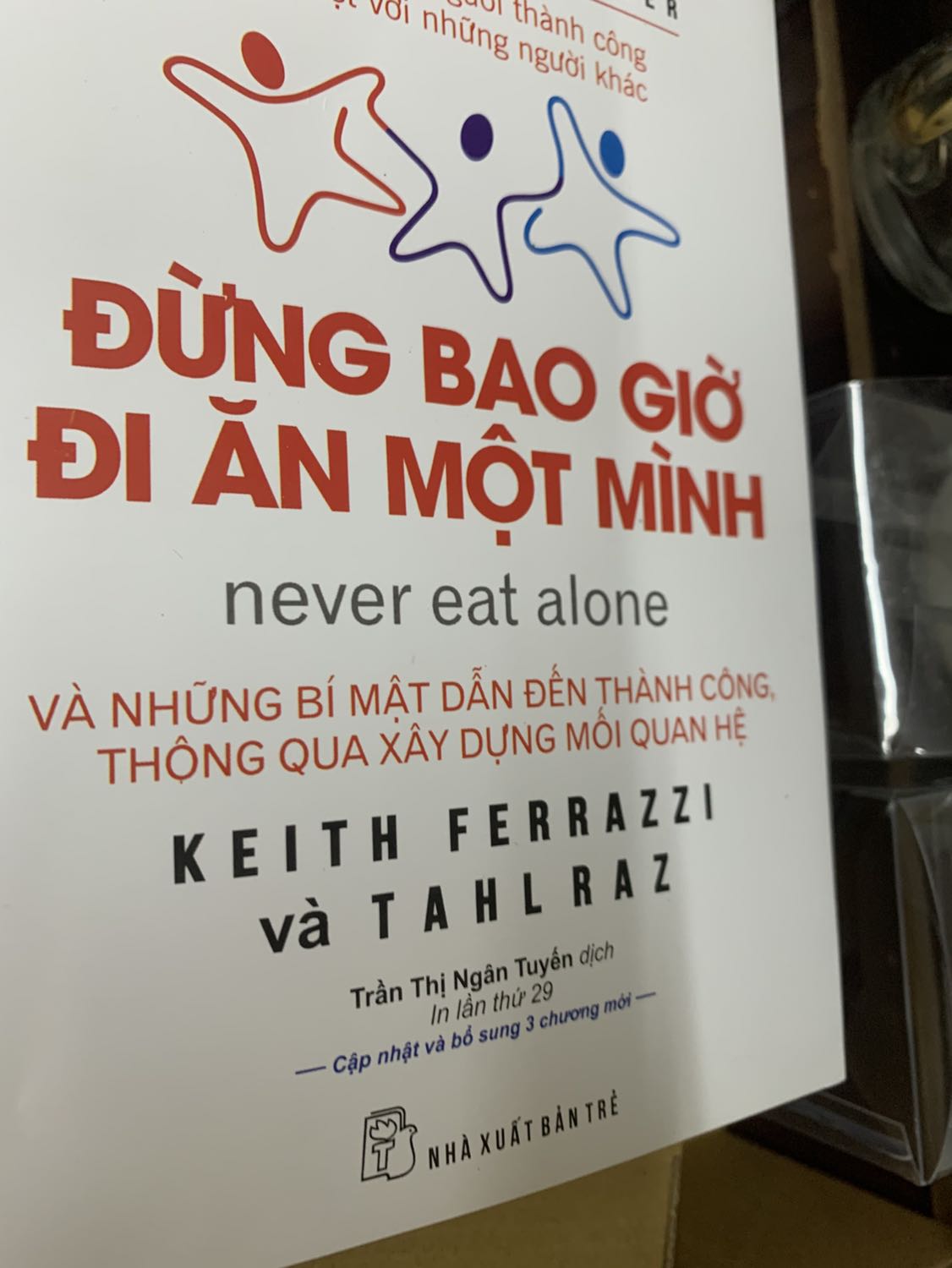 Bạn giao nhầm bì sách cho mình rồi minh cho nhà xuất bản thanh niên mà sao giao nhà xuất bản dan tri là sao