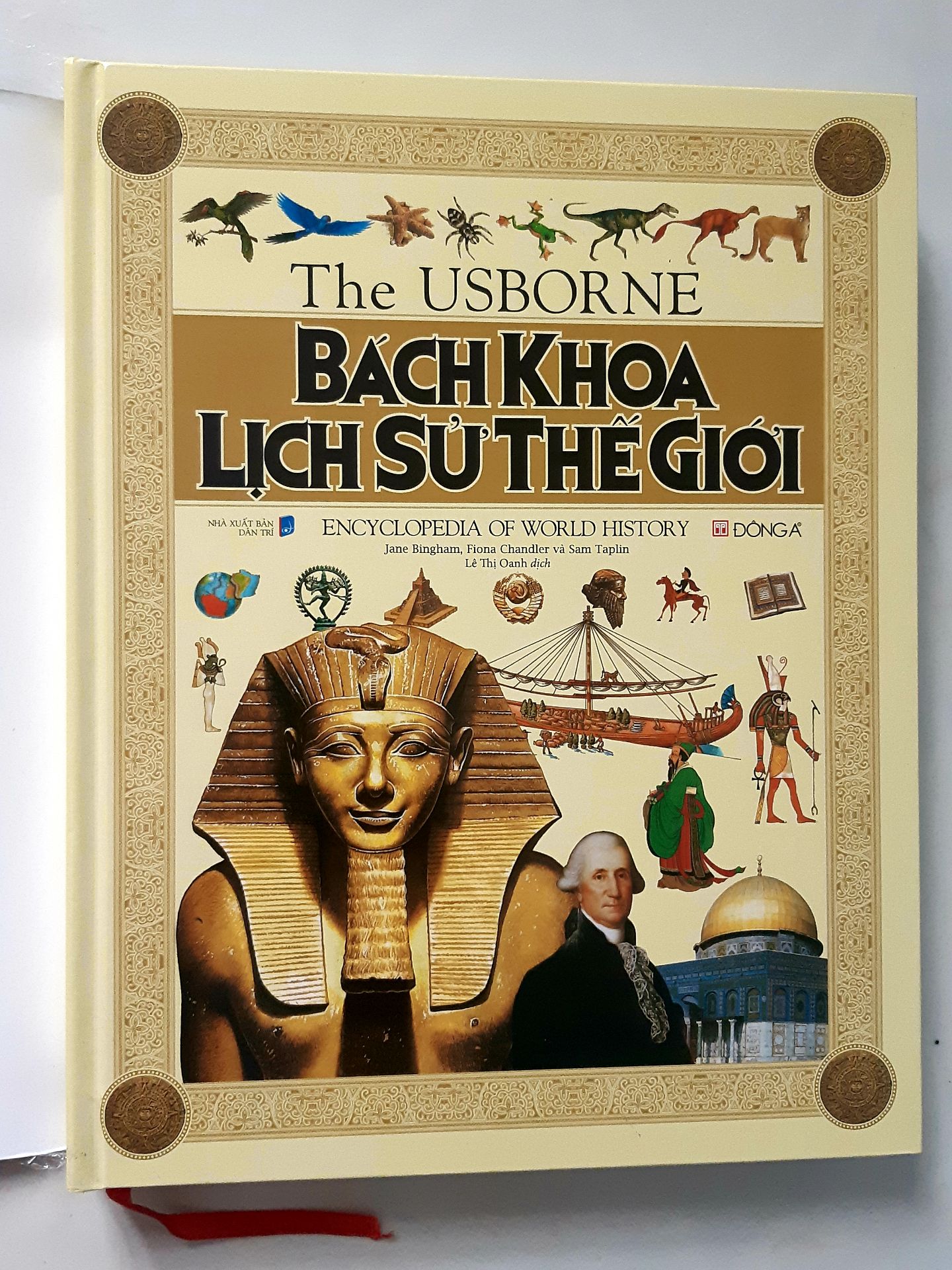 Đây là quyển sách khiến mình vô cùng hài lòng, từ hình thức đến nội dung, quá đẹp quá tuyệt vời xincamon =)).
Sách gồm 4 phần chia theo khoảng thời gian (Tiền sử, Cổ đại, Trung cổ và 500 năm gần đây) với nội dung trải rộng nhưng trình bày tổng quát nên rất dễ hiểu; giấy bóng, dày, in màu toàn bộ, tranh minh họa đẹp. 
Tuy 11.11 không sale quyển này nhiều nhưng nhờ có có bookmark HSO mình vẫn mua được giá tốt, free tikinow nữa, giao nhanh chỉ hơn 1h. Nói chung ưng bụng quá, cảm ơn Tiki,  luôn ủng hộ Tiki.