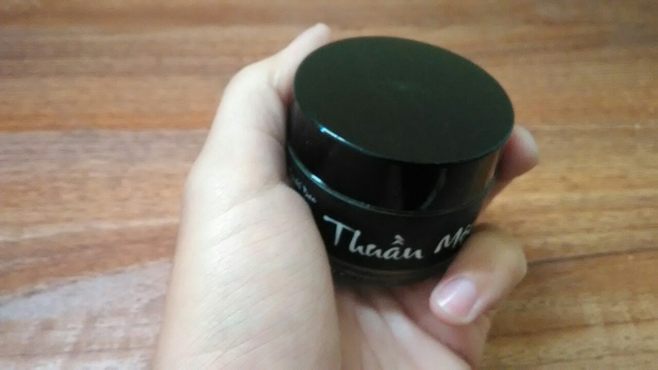 Da chân mình mỗi khi thời tiết khô lại bong vảy ngứa rát, nên hay dùng cao thuần mộc của thanh mộc hương, mua trên tiki hàng chuẩn, giao nhanh