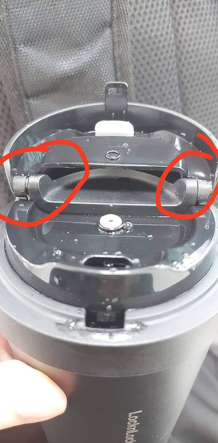 Cũng là shop tick xanh uy tín chứ không phải là nơi bán hàng lẻ nào nhỏ cả, nhưng mà thật sự rất thất vọng khi nhận được hàng, sản phẩm đóng không kín nước đổ ra không biết làm cách nào khắc phục, giá cả cũng không hề rẻ so với mặt bằng chung sản phẩm, nhưng nhận lại là sự chăm sóc khách hàng không có tâm trong khi là 1 shop có uy tín, nếu sản phẩm đã không tốt sẵn thì tại sao không thẩm định trước khi bán?? Thôi coi như là 1 bài học, mong shop sẽ có khắc phục chứ như vầy rất thất vọng về sản phẩm