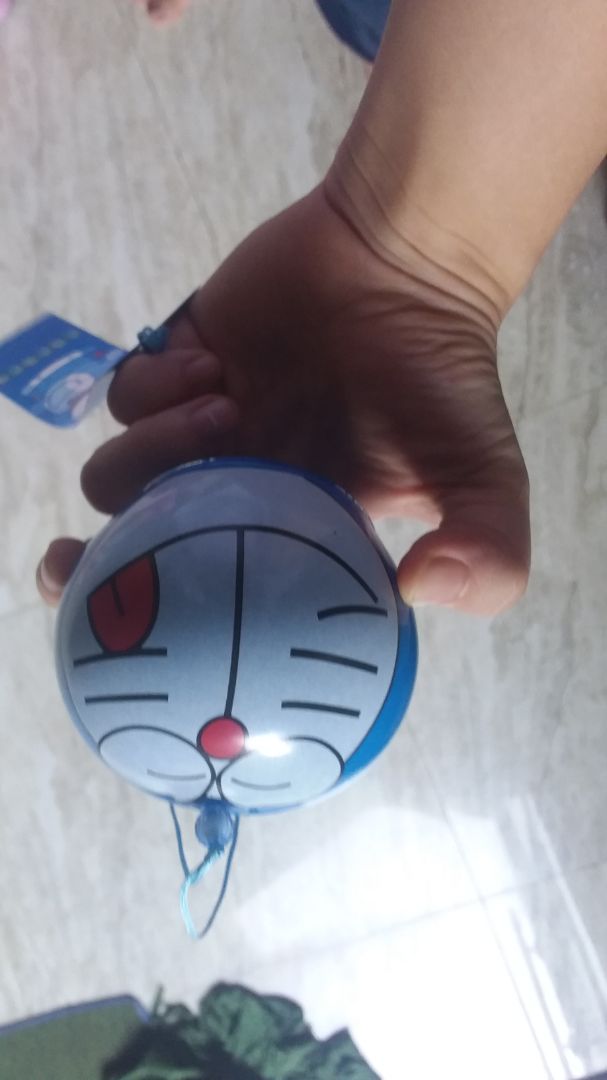 Giao hàng nhanh , đồ không bị nứt , hỏng các kiểu . Nhưng cho tôi hỏi là tại sao tôi đặt hàng hình bông tuyết !??? , nhưng lại gửi cho hình doraemon là thế nào !??? . mong cửa hàng xem xét và đổi cho tôi