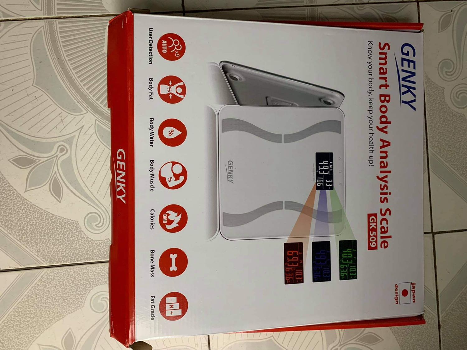 Cân nhạy, thiết kế đẹp. Màn hình to, hiển thị nhiều thông số, ban đầu hơi rối mắt nhưng sau hiểu thì thấy hợp lý. Mới đầu mua về phải đọc hướng dẫn cài thông số thì mới đo mỡ được. Nói chung thấy ổn, dùng thêm sẽ đánh giá tiếp