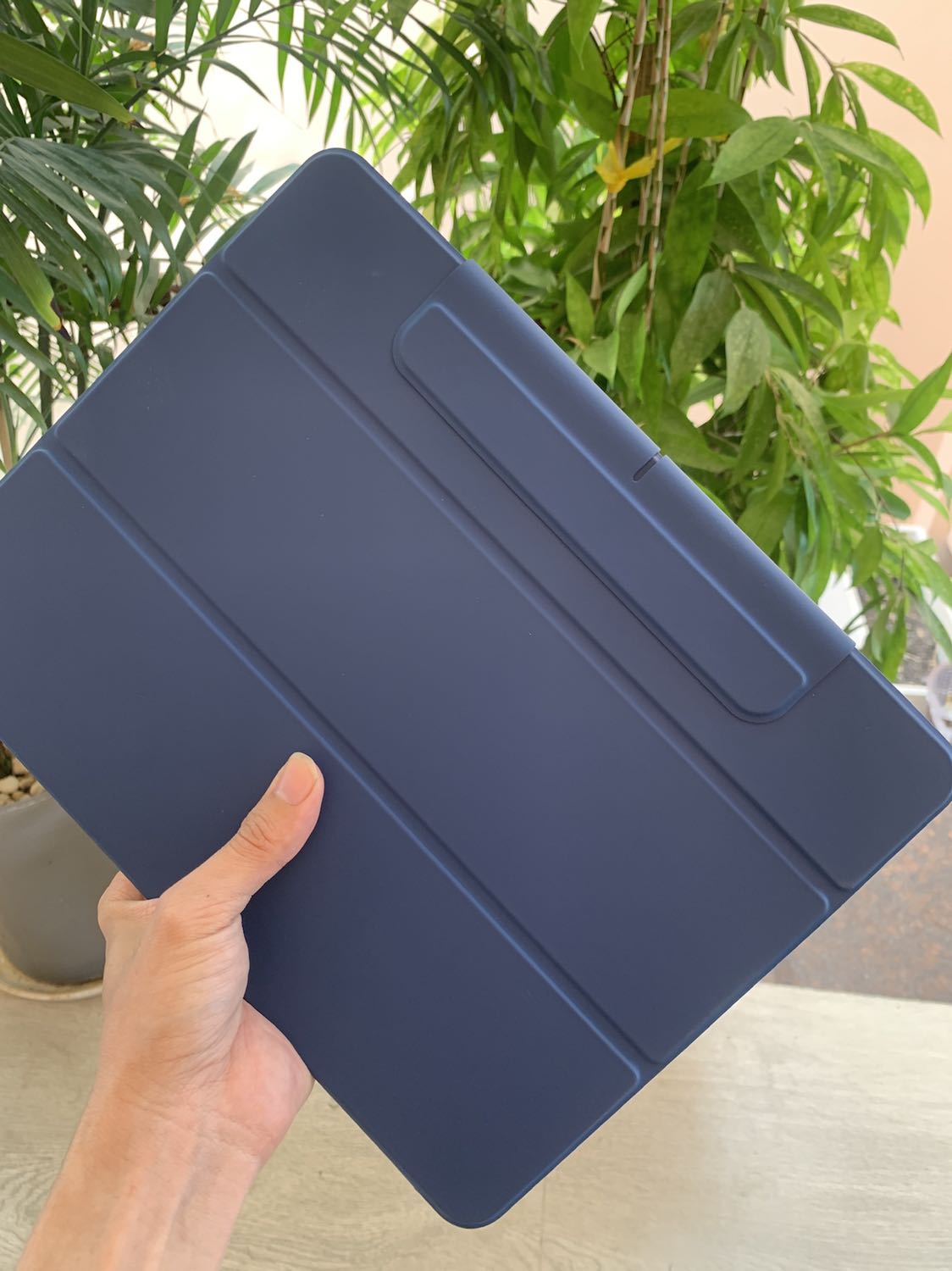 Màu đẹp, chắc chắn. Giao hàng nhanh. Nam châm của case hút tốt. 
Vừa in cái 12.9 2021
Nói chung là thấy hài lòng 😂