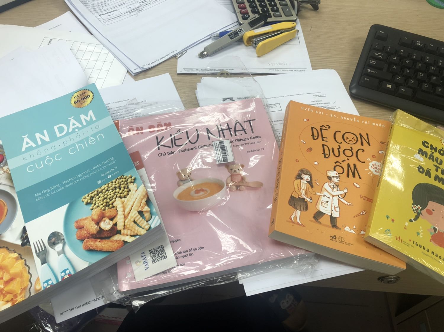 Mình có đặt combo này nhưng tiki giao nhầm quyển Nuôi con ko phải là cuộc chiến thành ăn dặm ko phải là cuộc chiến. Mình có đặt combo này nhưng tiki giao nhầm quyển Nuôi con ko phải là cuộc chiến thành ăn dặm ko phải là cuộc chiến.