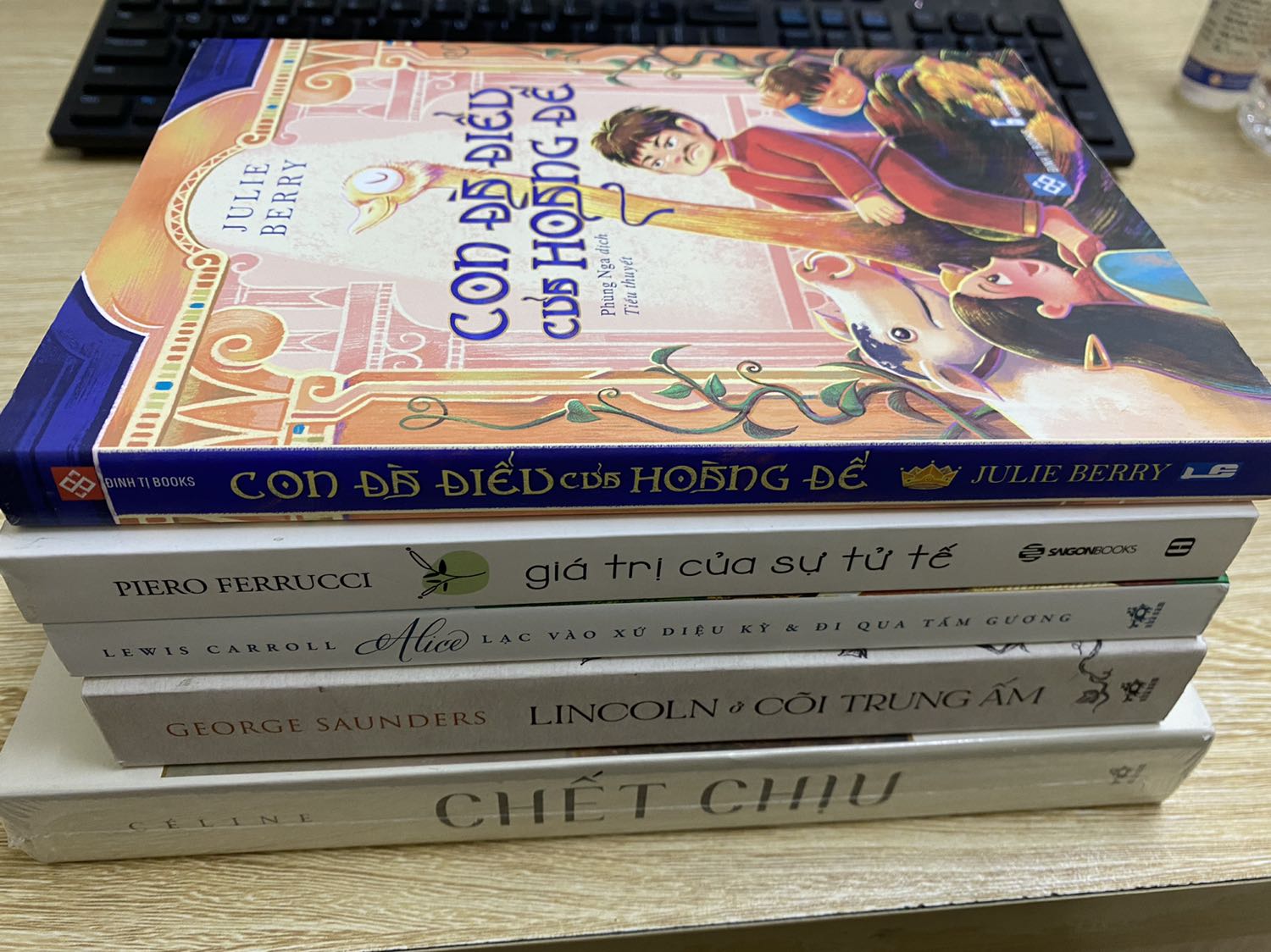 Lúc mình nhận được hàng, sách còn được gói trong bao sách nylon cẩn thận