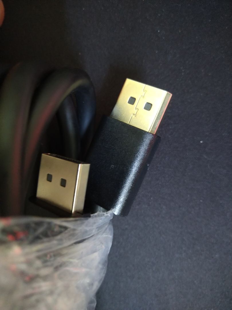 Mua cáp của Ugreen thì gửi cho cái cáp không hộp, không nhãn hiệu Ugreen, khác xa so với trong hình. Yêu cầu đổi trả thì mình hẹn Tiki thứ 2 8/4 cho shipper qua lấy thì Tiki không chịu, một mực nhất quyết kêu bên vận chuyển qua thứ 7 6/4, mà do mình bận việc nên không nghe được. Mình đã gọi lại cho shipper và shipper hứa thứ 2 đến lấy hàng và tới hôm nay vẫn chưa có ai đến lấy.