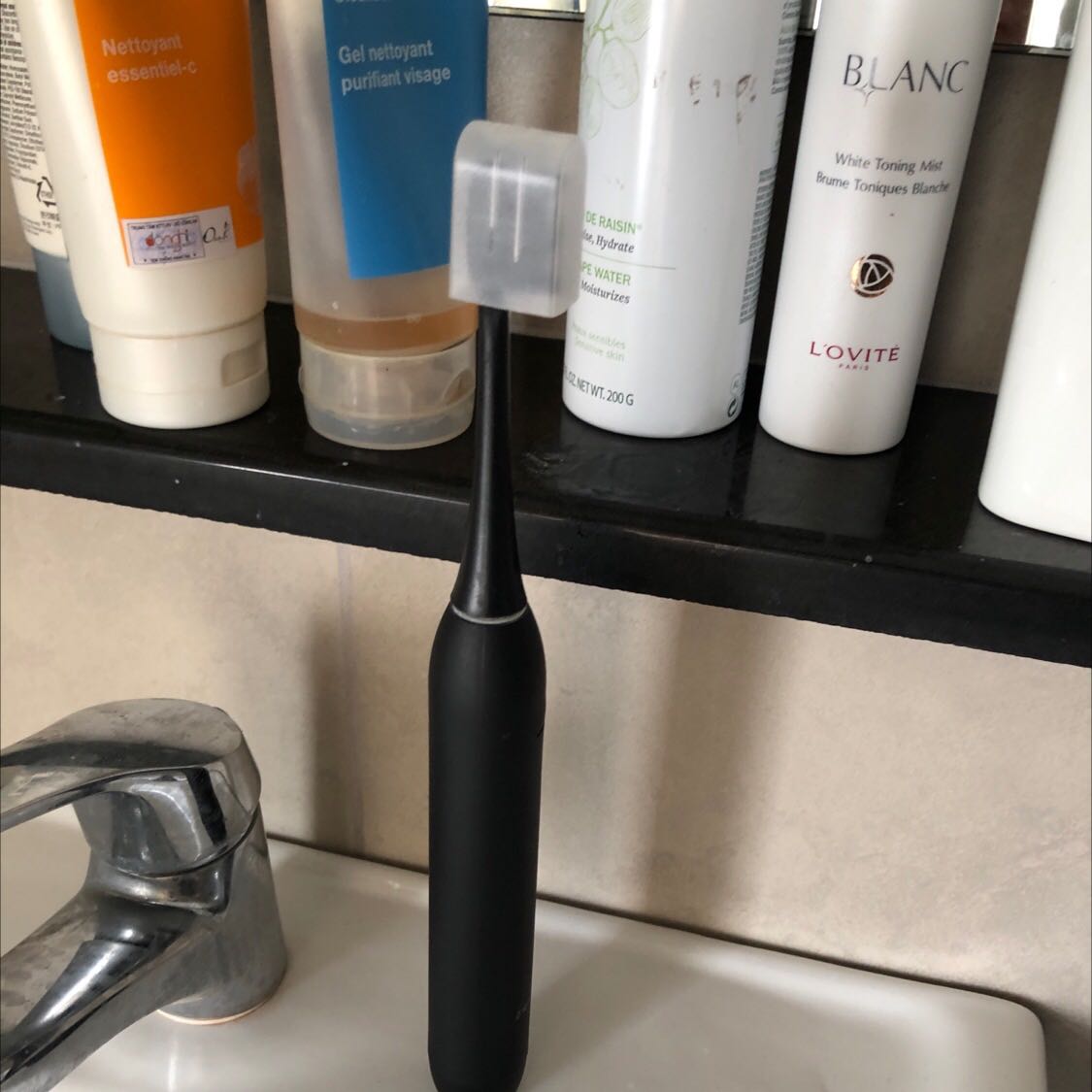 Mẫu mã đẹp, cầm rất chắc tay. Bàn chải cảm giác đánh rất sạch, 3 chế độ tiện dụng.