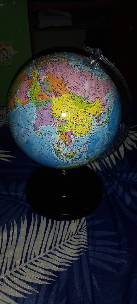 Quả cầu thiết kế, chất liệu phù hợp với giá tiền để học sinh học tập . Quả cầu thiết kế, chất liệu phù hợp với giá tiền để học sinh học tập .