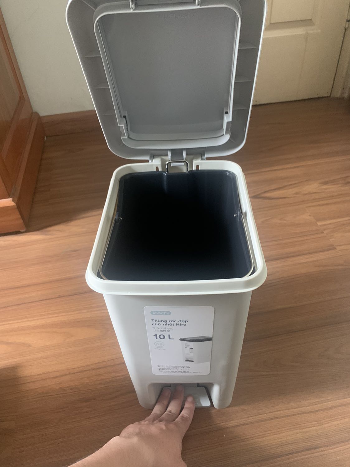 Thùng rác đẹp. Chất liệu nhựa tốt. Đóng gói vận chuyển cẩn thận. Mọi thứ đều rất ok. Giao hàng còn sớm hơn dự kiến. Mình rất ưng sản phẩm của shop