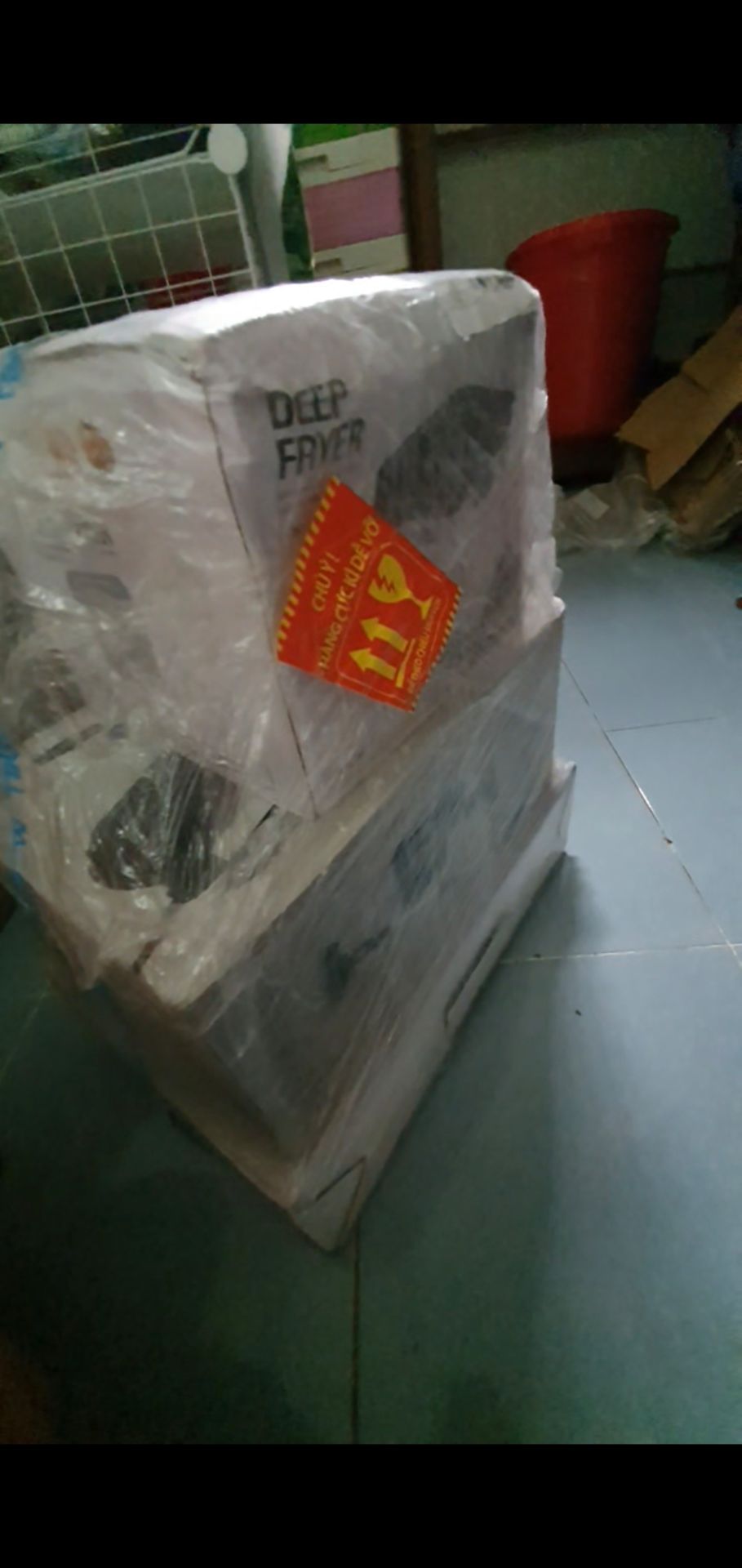 chất lượng sản phẩm thì tuyệt vời rồi  5 sao chất lượng mặc dù chưa sd.Tiki gói hàng quá ẩu chỉ có1 lớp nilong cho bất kì đơn đặt hàng nào không thay đổi gì sau 3 năm mình mới mua món đầu tiên. hộp đựng đồ méo mó tưởng đâu là bị méo theo rồi, nhưng "may mắn" là ko bị méo.đồ thì luôn chính hãng nhưng lại gói kiểu này ko bằng ai hết.