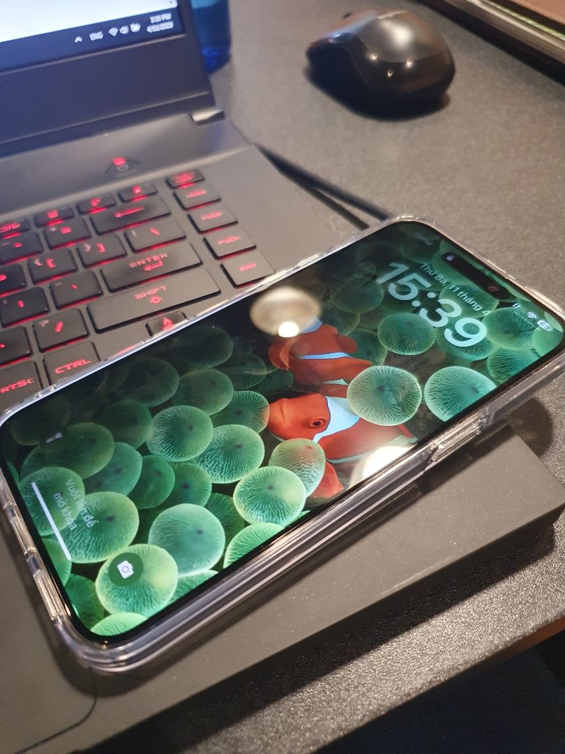 Sản phầm chống nhìn trộm ok, tuy nhiên dán vào thì màn hình sẽ bị giảm độ đẹp đi. Bù lại tránh đc cặp mắt nhiều chuyện của người xung quanh. Về ngoại quan lf đẹp nhưng mình chưa hài lòng về độ trong của kính. Cảm ứng ko nhạy lắm khi dùng Sản phầm chống nhìn trộm ok, tuy nhiên dán vào thì màn hình sẽ bị giảm độ đẹp đi. Bù lại tránh đc cặp mắt nhiều chuyện của người xung quanh. Về ngoại quan lf đẹp nhưng mình chưa hài lòng về độ trong của kính. Cảm ứng ko nhạy lắm khi dùng