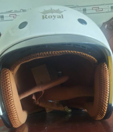 Nón đẹp, kính che giấu được, hạn chế bị trầy xước khi sử dụng