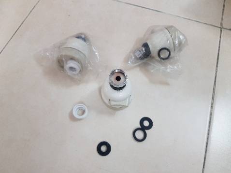 Vòi nhìn ổn đấy nhưng chất liệu bằng nhựa nên khi dùng mọi người phải cẩn thận kẻo bị gãy.