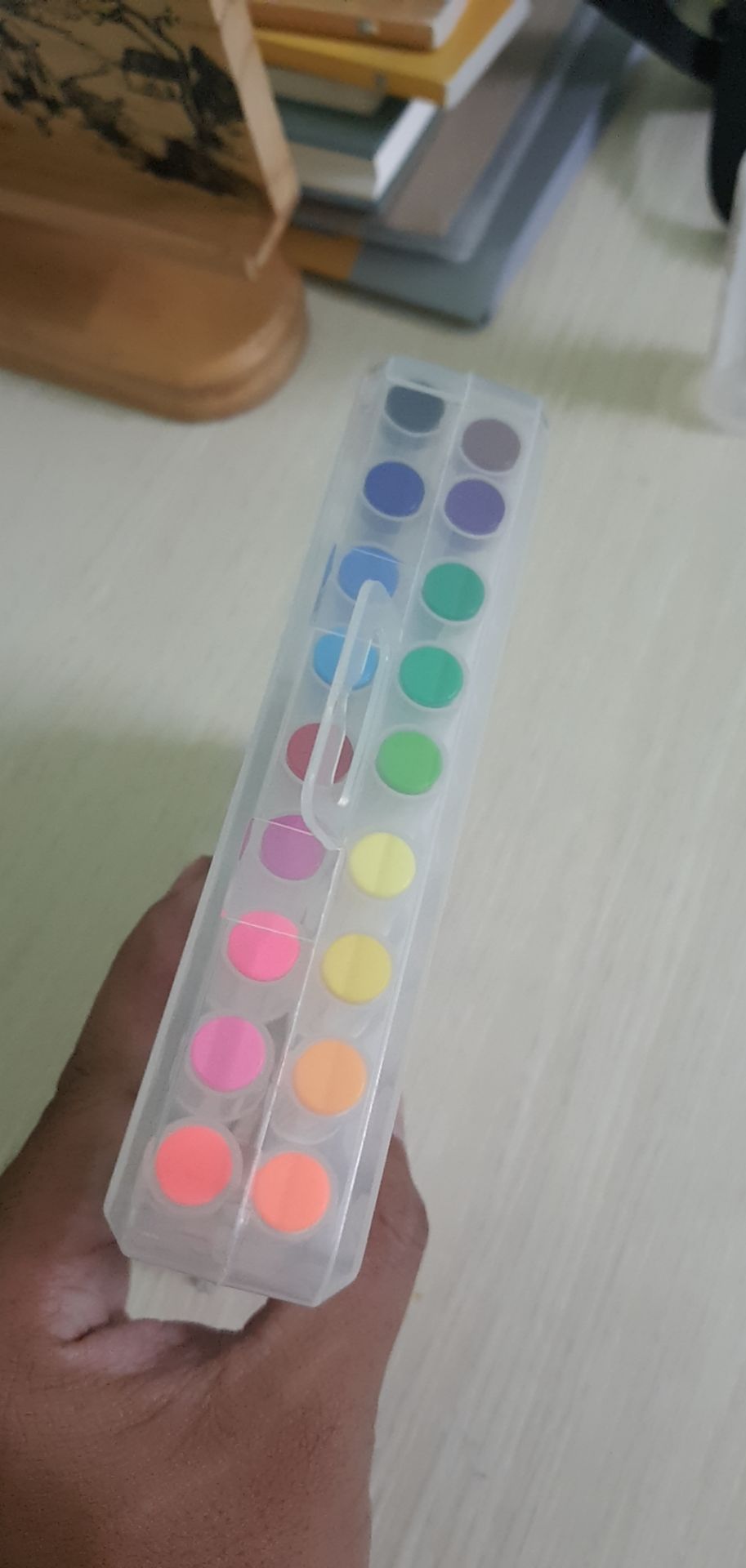 bao bì đẹp, mẫu mã đẹp, giá rẻ, chất lượng thì chưa biết thế nào nhưng ngoại hình cơ bản như vậy thì mình cảm thấy hài lòng rồi.