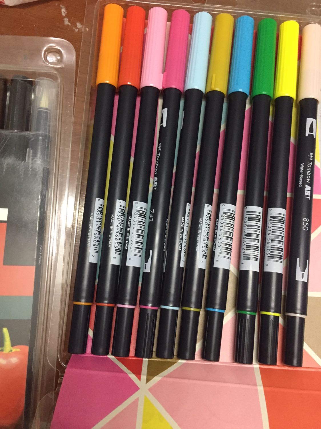 Tiki giao nhanh và bút viết tốt, màu đẹp và nhìn mới lém (như chưa bóc tem) =)))