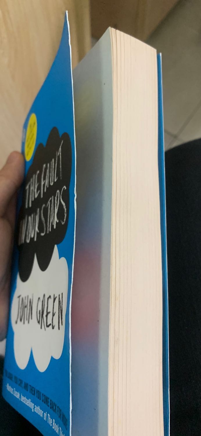 Giao hàng nhanh. Tuy sách có chút quăn ở mép và hơi bám bụi nhưng là do vận chuyển từ nhà xuất bản nước ngoài nên hoàn toàn chấp nhận đc. Ng đọc nên bảo quản nâng niu em nó nhé :)) quan trọng là nội dung.
