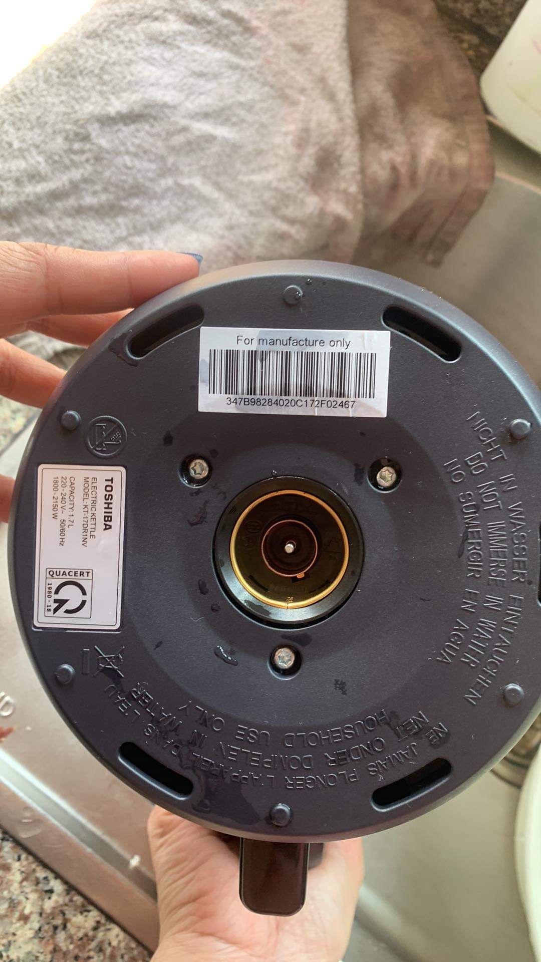 Hàng chính hãng. thiết kế hoàn thiện như hình. cứng cáp xài ổn. lúc đầu có chút lỗi nhỏ. nhưng shop rất nhiệt tình giải quyết đổi ngay cho cái mới. 5 sao cho shop. 5 sao cho tiki áp được mã giảm giá nên rẻ hơn được chút