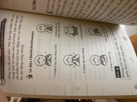 Giao hàng rất nhanh, đóng gói hàng rất tốt, sách rất đẹp.
Nội dung sách : đọc qua mục lục thấy khá hấp dẫn , NHƯNG mới đọc sơ phần trò chơi cho trẻ thấy C Ấ N    C ấ n … 
Trẻ 0 tháng tuổi mà tự cầm gương, Vũ điệu cho trẻ 0 tháng tuổi sách nói trên web với YouTube nhiều lắm nhưng ko dẫn chứng , mình search ko ra , search tên vũ điệu sách giới thiệu mình cũng Ko tìm ra … 
Bị 2 cái đó xong cái lòng tin vào nội dung sách giảm 50% 🤣
