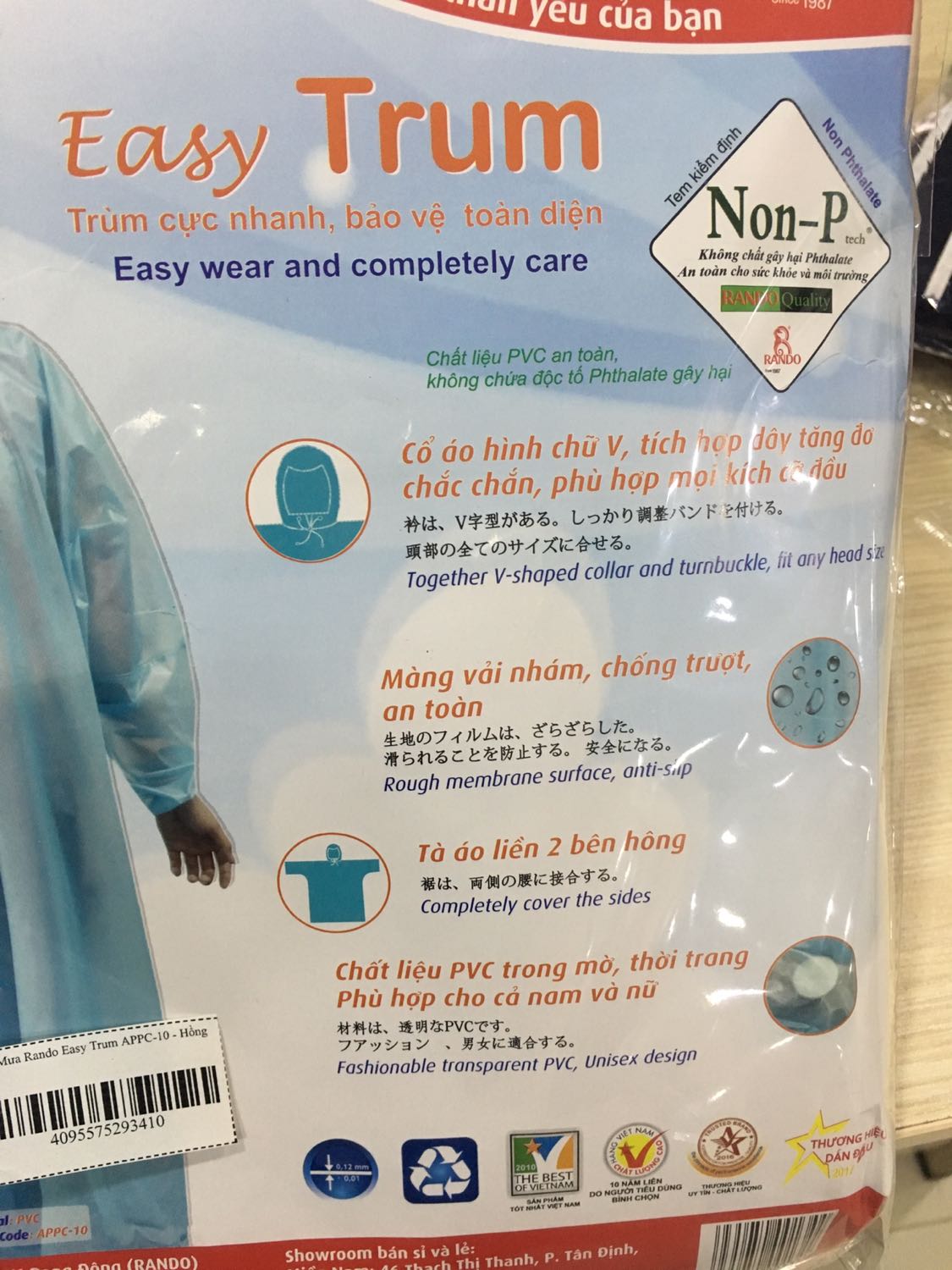 Màu áo rất đẹp, giống y như hình, chất liệu nhẹ, độ dày vừa đủ cho nữ mặc. Hàng vừa giao tới thì bạn của mình rất thích, nhờ đặt thêm 2 cái cùng màu nữa. Tiki giao hàng rất nhanh, nv giao hàng thì khỏi phải bàn luôn, lúc nào cũng nhiệt tình, cười tươi roi rói dù trời có mưa bão ^^