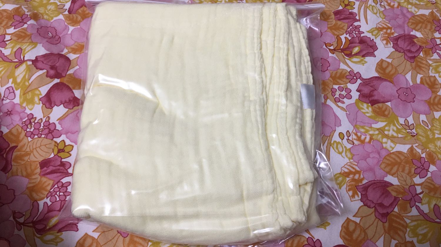 Mình mua về giặt và cất chưa sử dụng. Nhìn chung khăn size 70x 120 cảm giác hơi nhỏ. Chất liệu thì mềm bông khỏi bàn, giống khăn xô thôi cũng chưa thấy gì đặc biệt, tuy nhiên với giá này quá mắc. Có thể sd lâu mới thấy giá trị của nó :D