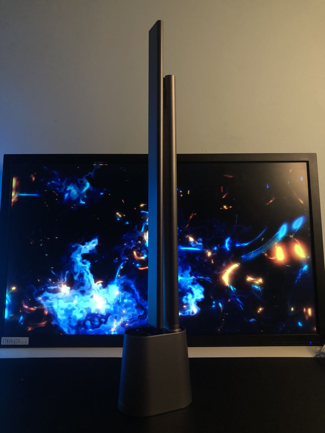 Mình đặt Tiki Now nhưng do dịch nên gần cả tháng mới nhận hàng, bù lại sản phẩm giống như hình, chất lượng tốt, có 2 chế độ sáng mạnh và nhẹ, và 3 màu cho mọi người lựa chọn, đẹp và chắc chắn.