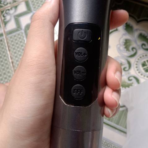 Loa này tốt lắm. Âm thanh rất hay. Mic rõ, có vang. Không có bị thô, trầm. Shop tư vấn nhiệt tình. Đóng gói hàng rất kỹ lưỡng. Bọc rất nhiều lớp xốp và còn có băng keo cảnh báo "hàng dễ vỡ".