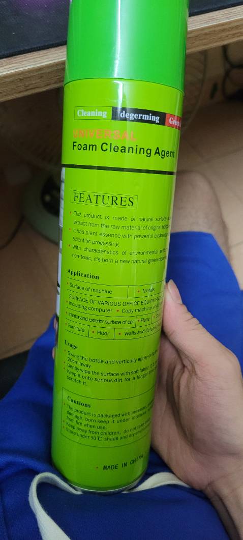 không dám xịt lên màn hình sợ ảnh hưởng tấm nền nên xịt vào khăn rồi lau cho chắc
chai toàn chữ tiếng anh 
khối lượng nặng nha dung tích 650ml
nó ghi có thể xịt lên dàn áo xe với mấy cái bình ly inox đc nhưng mà chưa thử