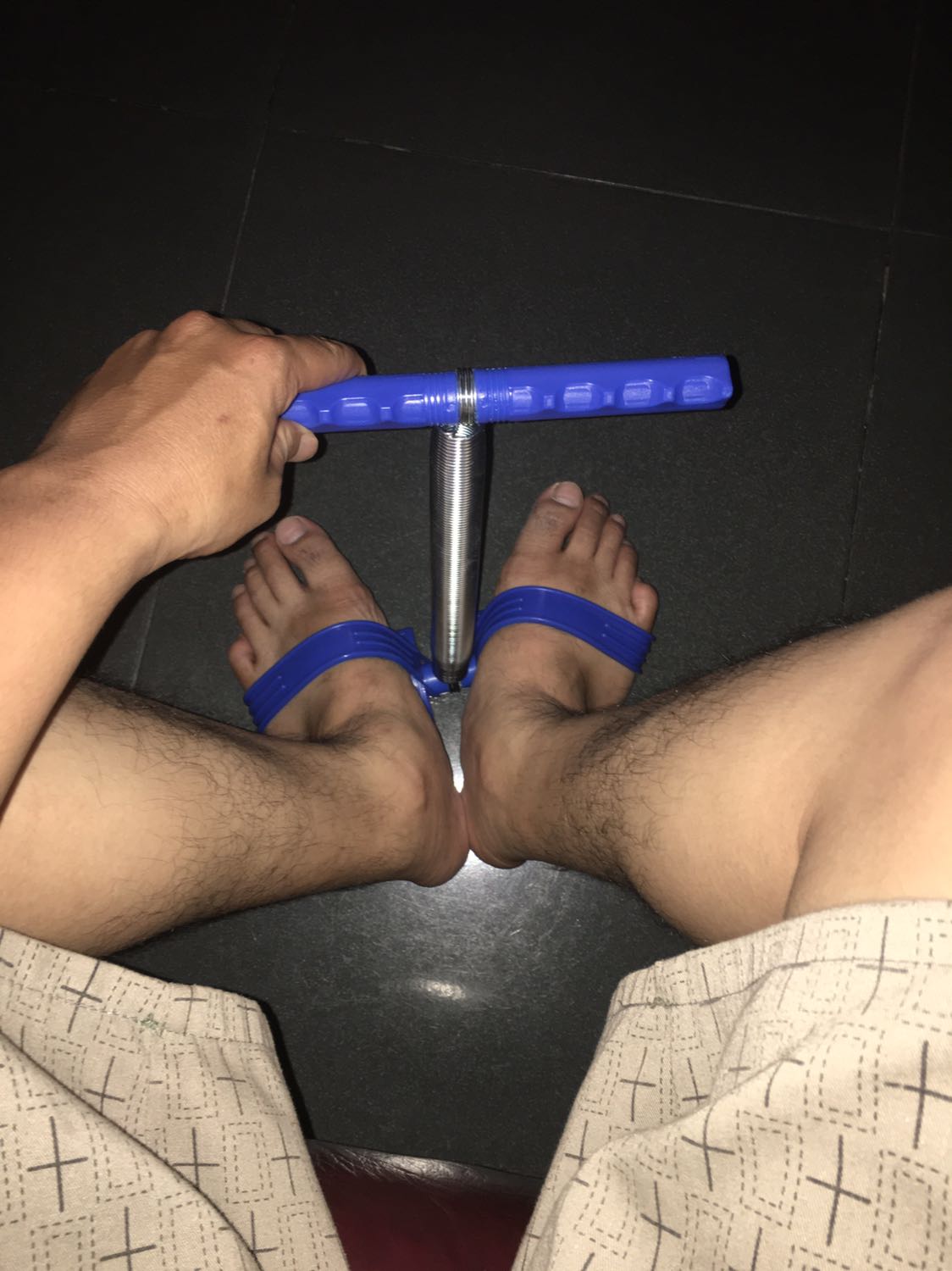 Ok, 

Nhìn rất chắn chắn

Nhưng sản phấm này phù hợp với nữ giới hơn

Đàn ông thì chắc nên mua loại 2 lò xo 

(Mình lỡ mua 1 lò xo nhưng vẫn sử dụng được cho việc tập cơ tay, cơ chân)