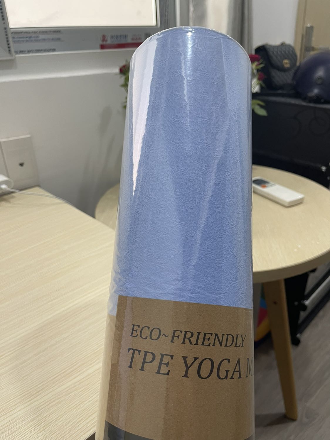 Giao sai màu, thảm mới nhưng bị dơ