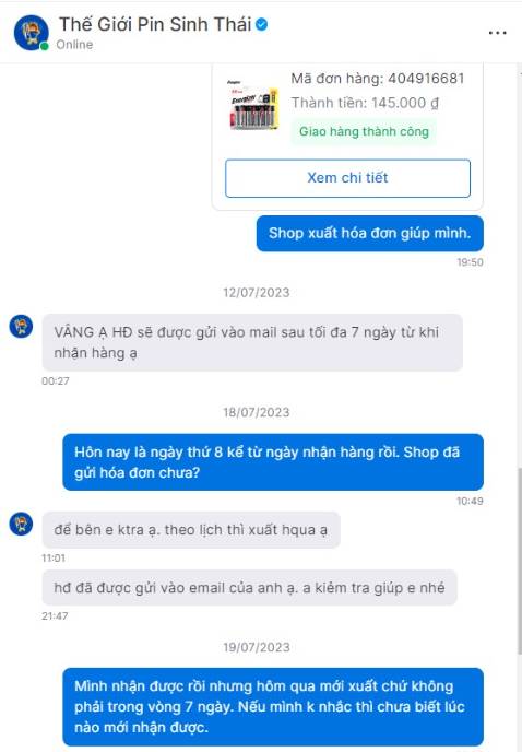 Mua hàng của shop 2 lần. 
Lần thứ nhất, sau khi nhận hàng cả tháng chưa nhận được hóa đơn nên mình phải nhắc shop xuất hóa đơn. Shop trả lời bảo mình liên hệ với Tiki xem trong khi shop là bên xuất hóa đơn. Cuối cùng mình phải liên hệ với Tiki để yêu cầu họ liên hệ với shop để xuất hóa đơn.
Lần thứ hai, rút kinh nghiệm lần thứ nhất, sau khi nhận hàng 1 ngày mình đã nhắn cho shop nhờ xuất hóa đơn sớm giúp mình. Shop trả lời sẽ xuất hóa đơn và gửi sau tối đa 7 ngày kể từ ngày nhận hàng. Nhưng cuối cùng vẫn xuất hóa đơn chậm 1 ngày.
Mình đánh giá 1 sao, shop nghĩ mình nhỏ nhen nhưng shop đã bao giờ nghĩ thái độ kinh doanh của shop đã chu đáo với khách hàng hay chưa?
Việc xuất hóa đơn điện tử rất đơn giản, ngay cả khi shop thuê kế toán dịch vụ thì cùng chỉ cần gửi thông tin kế toán sẽ xuất được hóa đơn ngay cho khách hàng. 
Vậy tại sao shop luôn phải chờ đến ngày cuối cùng của thời hạn mới gửi yêu cầu kế toán xuất hóa đơn rồi khi xuất muộn lại đổ tại kế toán xuất muộn, không phải tại mình?Trong khi việc xuất hóa đơn muộn cho khách không phải lần đầu nhưng shop không hề có biện pháp cải thiện hoạt động kinh doanh.
MÌnh đánh giá 1 sao về thái độ kinh doanh của shop.