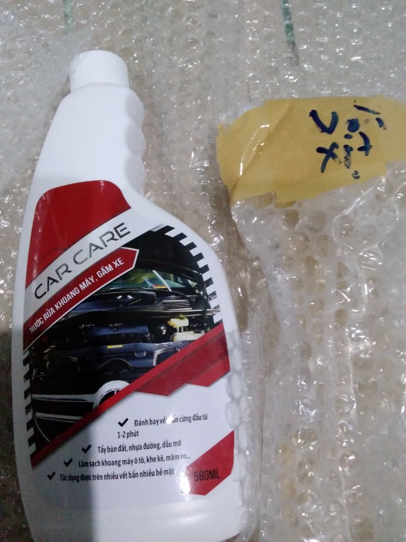 mua chung với hai can không chạm, rửa khoang máy khá sạch. shop có tặng kèm vòi xịt cầm khá chắc tay. Giao hàng khá nhanh, mới 2 ngày đã nhận đươc