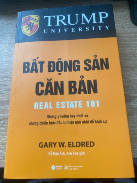 Hình thức: sách đẹp, in không lỗi
Nội dung: phần đầu sách tác giả nói nhiều về mindset khi đầu tư, hơi giống mấy quyển self help. Phần sau thì đi vào bds cụ thể hơn. Nội dung hay