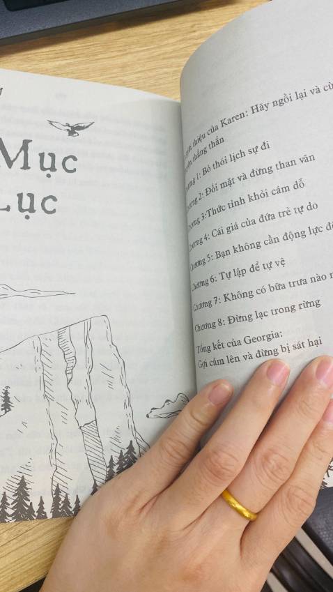 Thiết kế sách rất đẹp. Ở ngoài sách còn đẹp hơn trong hình. Sách nội dung ngắn nhưng rất thú vị và cho mình nhiều suy nghĩ. Sách phù hợp với mọi người nhưng phụ nữ vẫn nên đọc hơn, vì cuốn sách này viết để giúp phụ nữ biết cách bảo vệ bản thân. Tiki giao hàng nhanh, đóng gói đẹp, sách đến tay rất đẹp. Xin cảm ơn