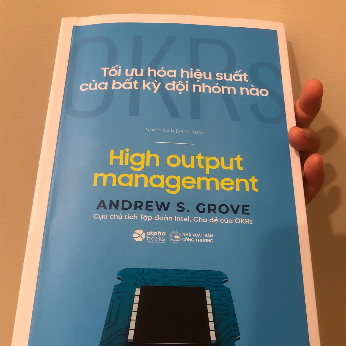 Quyển sách nổi tiếng và bản dịch khá ổn. Mình thích cách viết khúc chiết dễ hiểu của những kiến thức vốn dĩ khô khan này