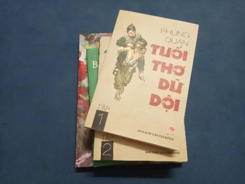 Sách đẹp, giấy đẹp hơn lần đầu xuất bản, in ấn tốt. Nhà sách Tiki bọc gói khá cẩn thận. Đơn hàng 5 cuốn thì có 2 cuốn Tuổi thơ dữ dội tập 1 và 2 vẫn bị móp bìa và cạnh sách.