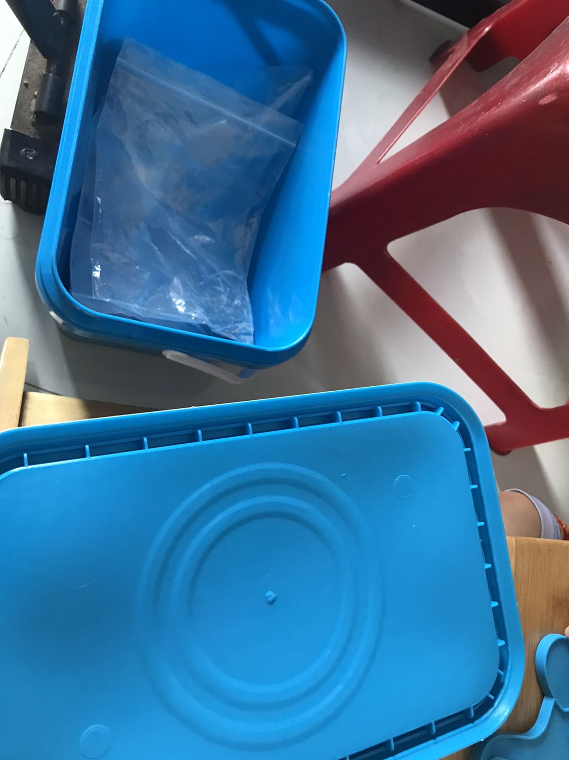 Sp như mô tả, k dính tay, k ra màu. Nhưng màu cam k thích lắm.