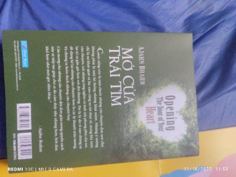Rất không thích những câu chuyện nhạt nhẽo trong cuốn sách. Đặc biệt là câu chuyện Buông bỏ cảm giác tội lỗi. Tác giả mở đầu câu chuyện, nêu vấn đề rồi kết thúc câu chuyện mà ko có bất kỳ cách giải quyết vấn đề nào được nêu ra. Thật phí tiền cho 1 cuốn sách như vầy.