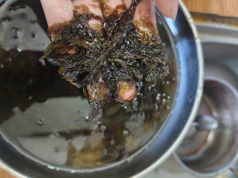 Shop phục vụ tốt hỗ trợ nhiệt tình, sẽ tặng cho shop 5 sao, góp ý nhẹ về rong biển, sợi rong biển nên cắt miếng lớn hơn, dày hơn xíu để tiện gắp khi nấu canh