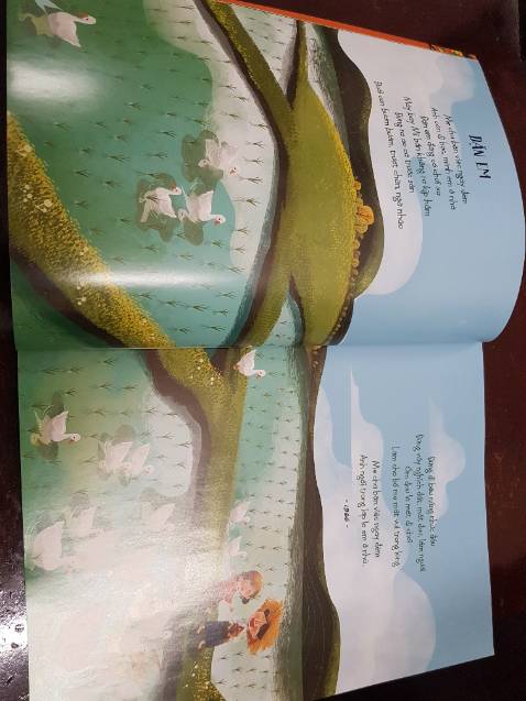 Thơ Trần Đăng Khoa thì ko phải bàn rồi. Sách trình bày đẹp, nội dung hấp dẫn