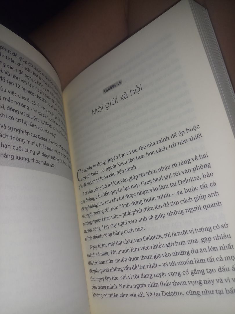 sách được giao trễ 2 ngày so với dự kiến nhưng nhìn chung có thể bỏ qua bởi tình hình dịch bệnh 
song sách mang nội dung ý nghĩa rất hay đưa đến những bài học học về bí mật dẫn đến thành công thông qua việc xây dựng mối quan hệ rất thích hợp dành cho những bạn trẻ đang muốn xây dựng những mối quan hệ để có ích cho tương lai 
Cảm ơn tác giả và nhà xuất bản