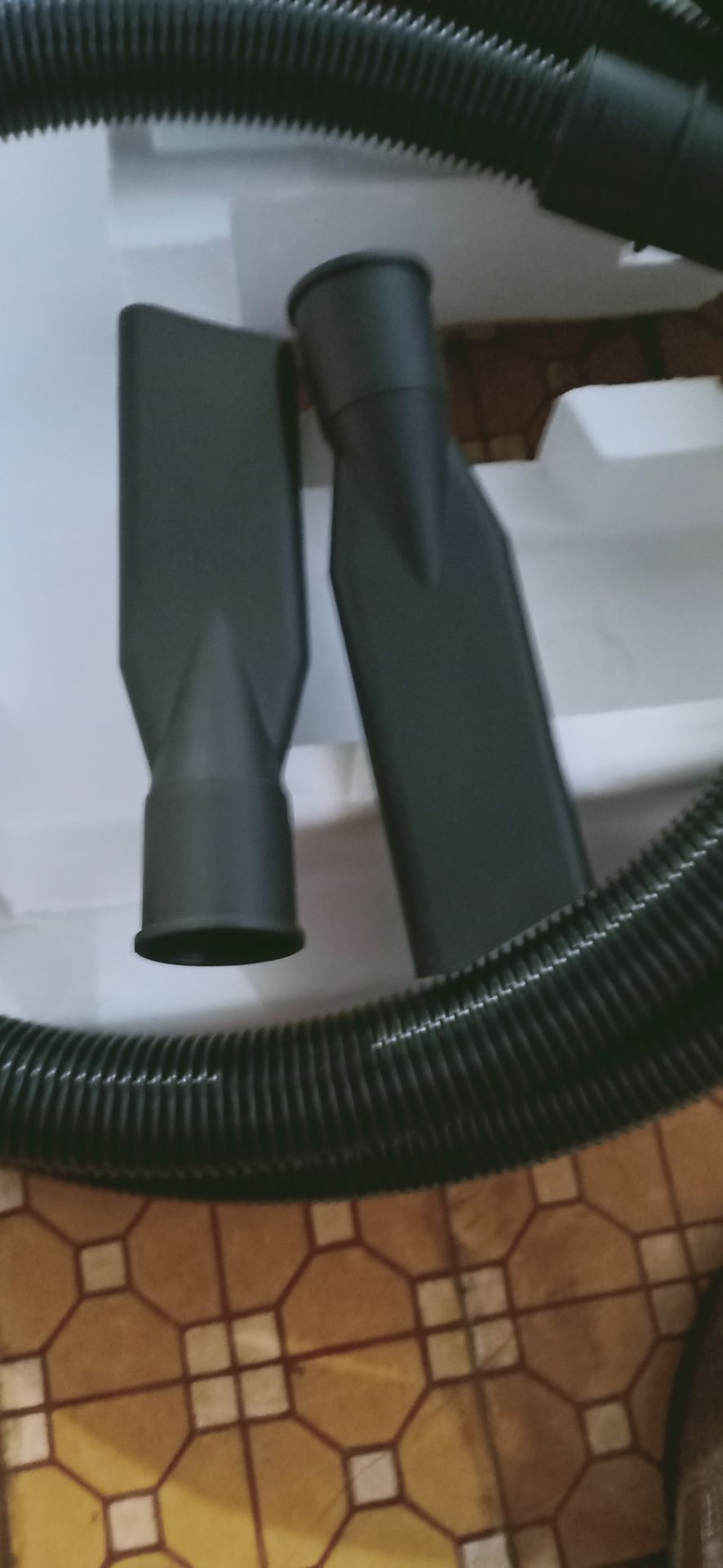 giáo hàng thiếu đấu tròn có chổi.nhung có hai cái đầu dẹp .yêu cầu shop ,đời hàng để tôi còn sử dụng .con lại thì máy vẫn hạnh tất tốt .riêng đó bên thì sau sử dụng mới bit .mong shop khác phục .