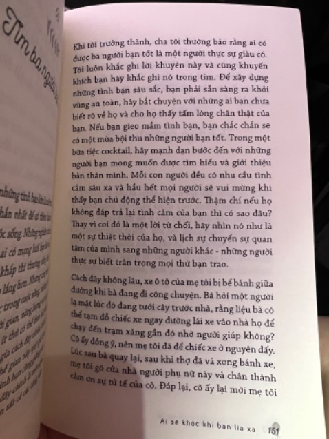 Mình yêu quý Tiki vì là nơi tôi thoả thích mua sách và đây là cuốn sách dễ thương, nhẹ nhàng nhưng khơi dậy cho bạn cảm hứng sống vui.
