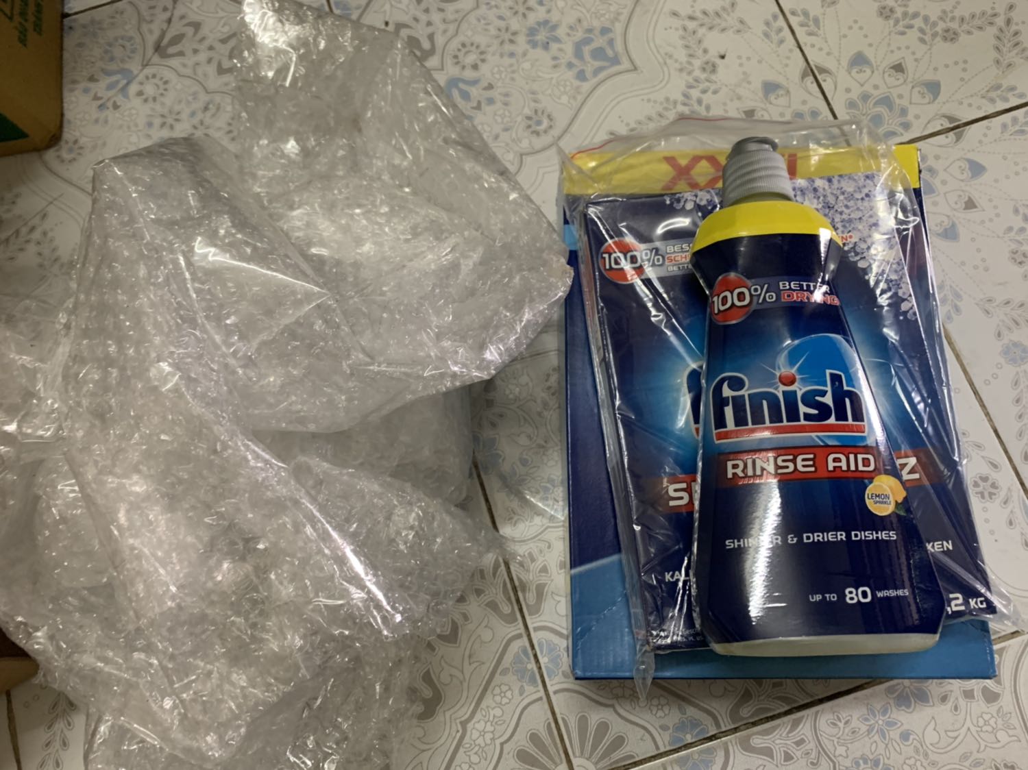 Rất hài lòng. Mình đã mất 10p chỉ đề ngồi bóc cái tùi hàng. Bọc túi zio rồi chống sốc rồi gói lại cẩn thận xong mới cho vào thùng. Nhận hàng sản phẩm còn nguyên vẹn ko chầu xước gì, mình đã check mã sp các thứ, hàng chuẩn. Lần sau sẽ mua tiếp.