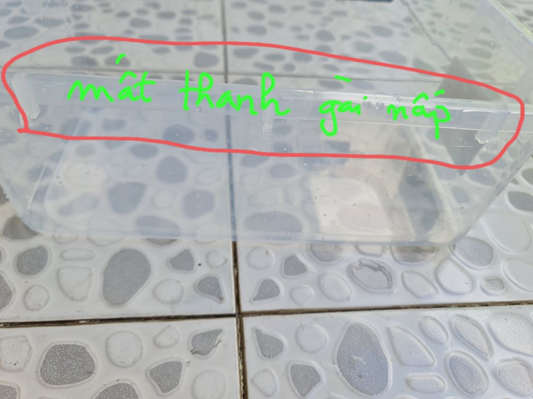 Shop giao hàng đủ số lượng. Có hộp bị mất 1 bên gài. Đã nhắn tin và shop cũng đã chuyển bù hàng thiếu. Sẽ ủng hộ lần mua hàng tiếp theo.