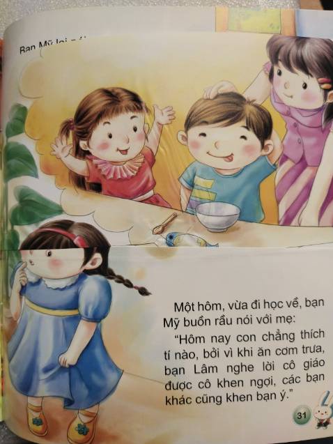 Sách bị lỗi: dán không cẩn thận làm chồng giấy nên hình ảnh không được đẹp