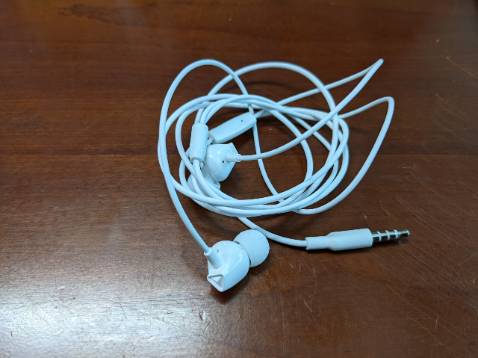 dùng chủ yếu để check âm thanh khi đi quay phim nên cũng ko yêu cầu nhiều. Dây khá mỏng manh so với kỳ vọng. Cho 4* khích lệ