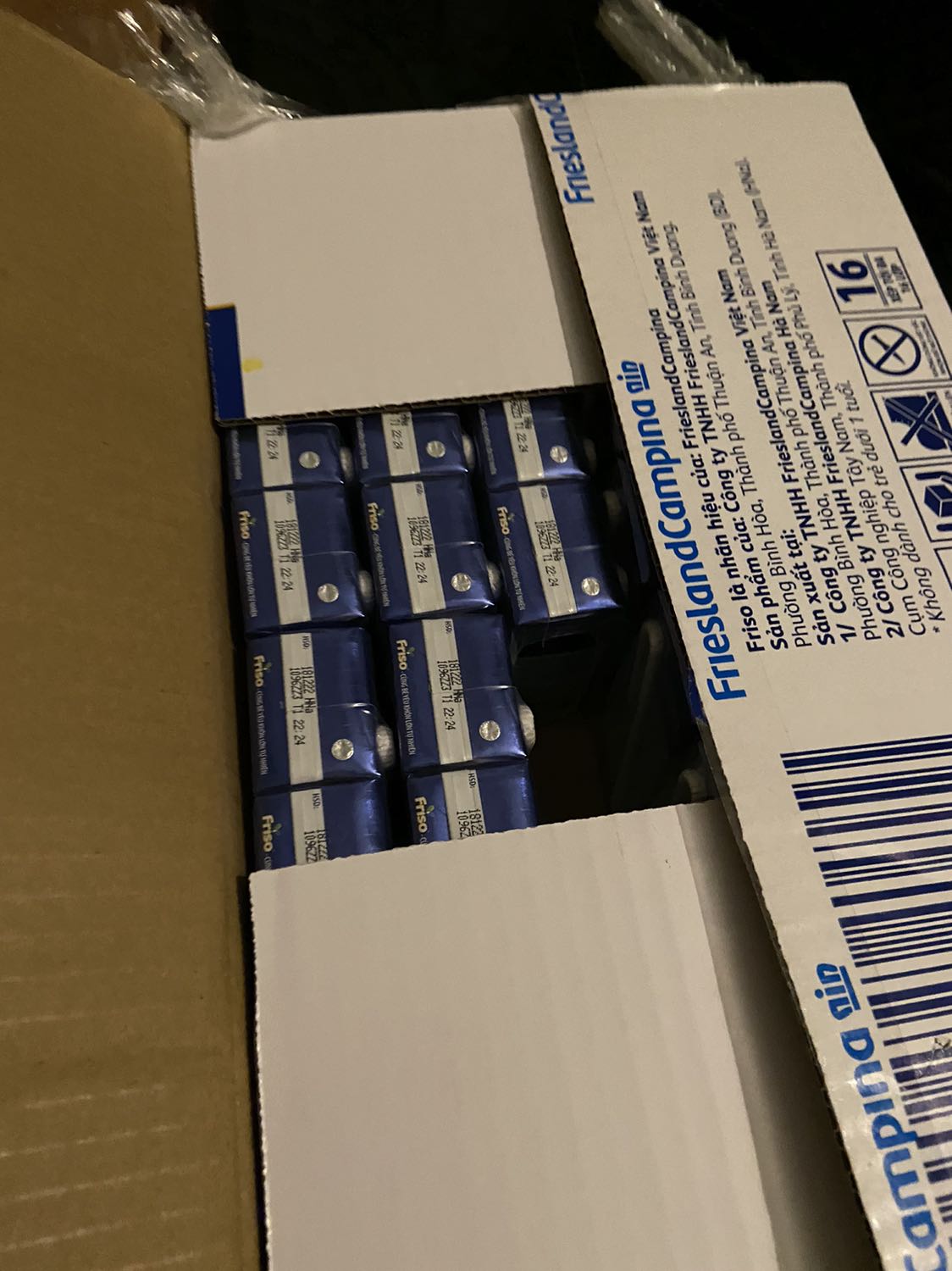 Bài quảng cáo để trên 2 tuổi mà giao thùng sữa cho trẻ từ 1 tuổi