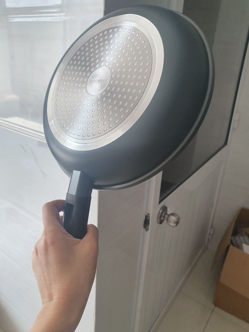 quá đẹp. chiên trứng ko cần dầu. ko bong chống dính. nen thích lắm