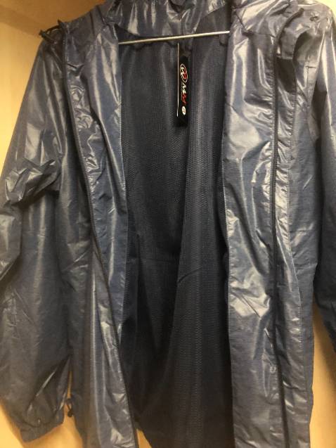 Áo gió hai lớp bên trong có lưới,mặc nhẹ thoáng mát k bí,cản bụi tốt,màu dễ mặc.giá cả hợp lý. Đóng gói đẹp, Giao hàng nhanh , sẽ lựa thêm màu khác để thay đổi -!!